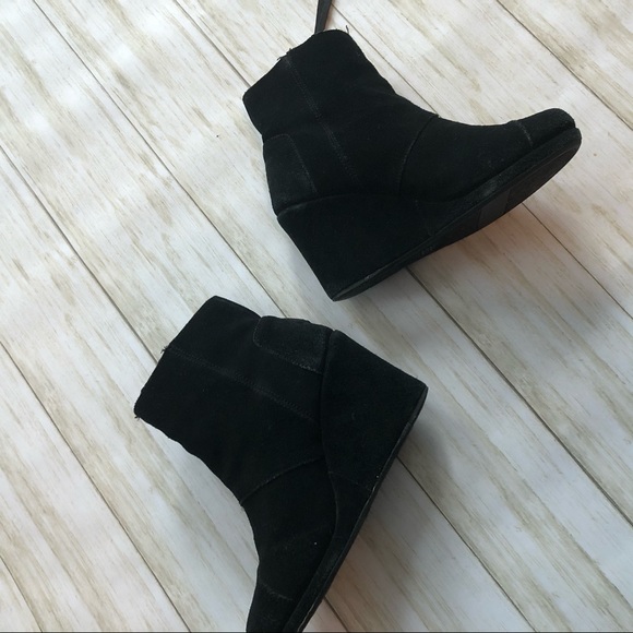 💚Toms black suede booties - Picture 2 of 5